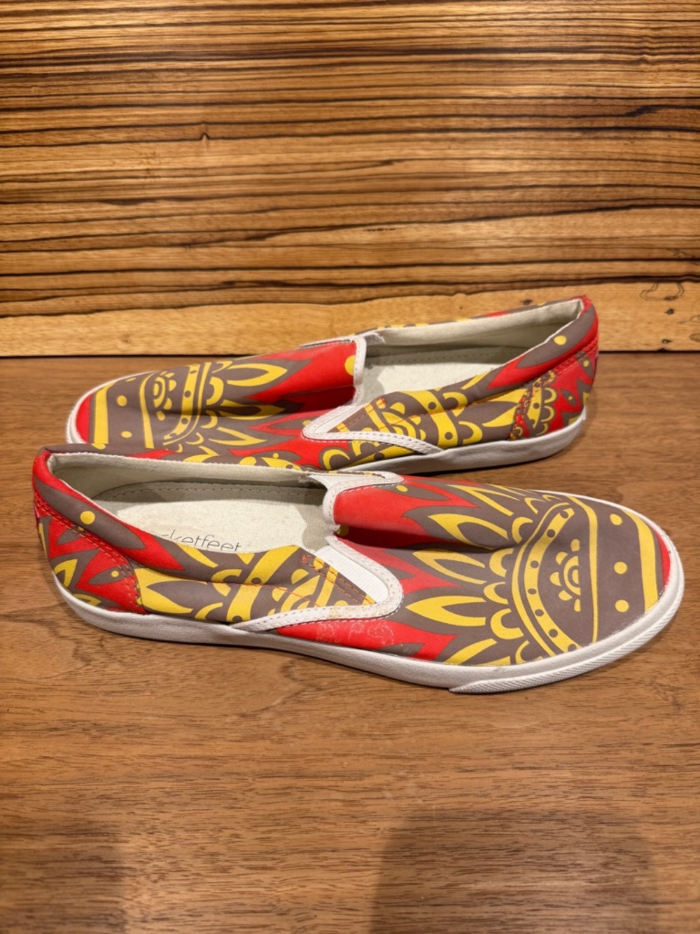 Bucketfeet Kiwi Kiwi Slip On Shoe size 9 US